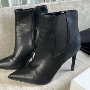 Like new black leather boots